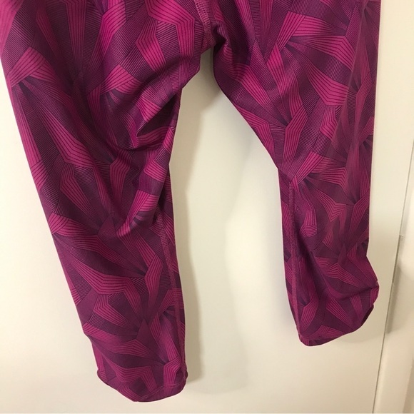 Brooks greenlight fuschia geometric shape Capri workout pants - Picture 8 of 8